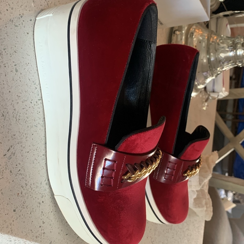 Stella Mc Cartney velvet raspberry' red velvet wedge with gold chain size 39 - Picture 13 of 16